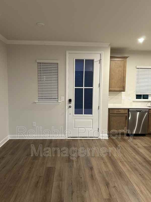 608 Hyperion Alley - Photo 4 of 27