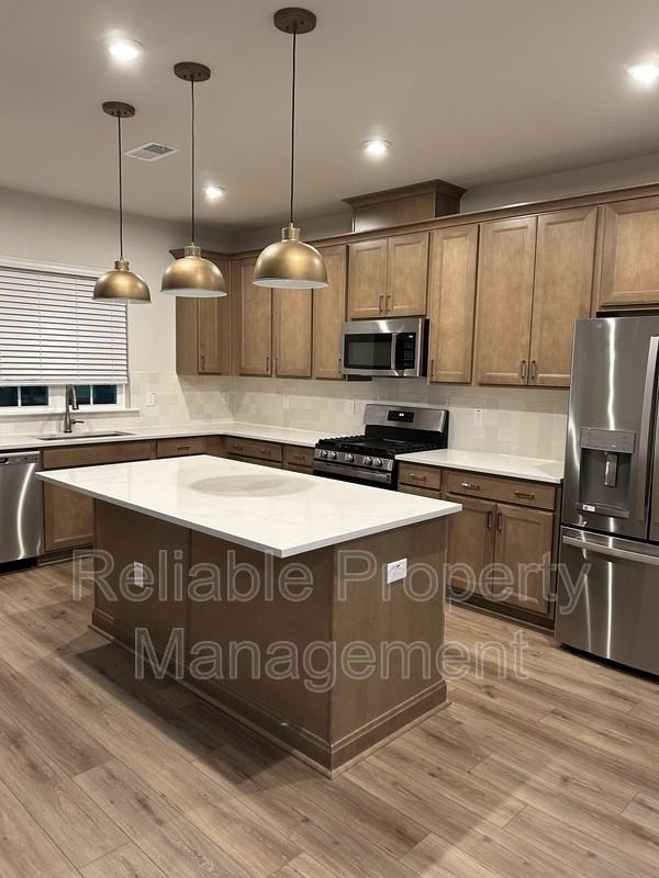 608 Hyperion Alley - Photo 7 of 27