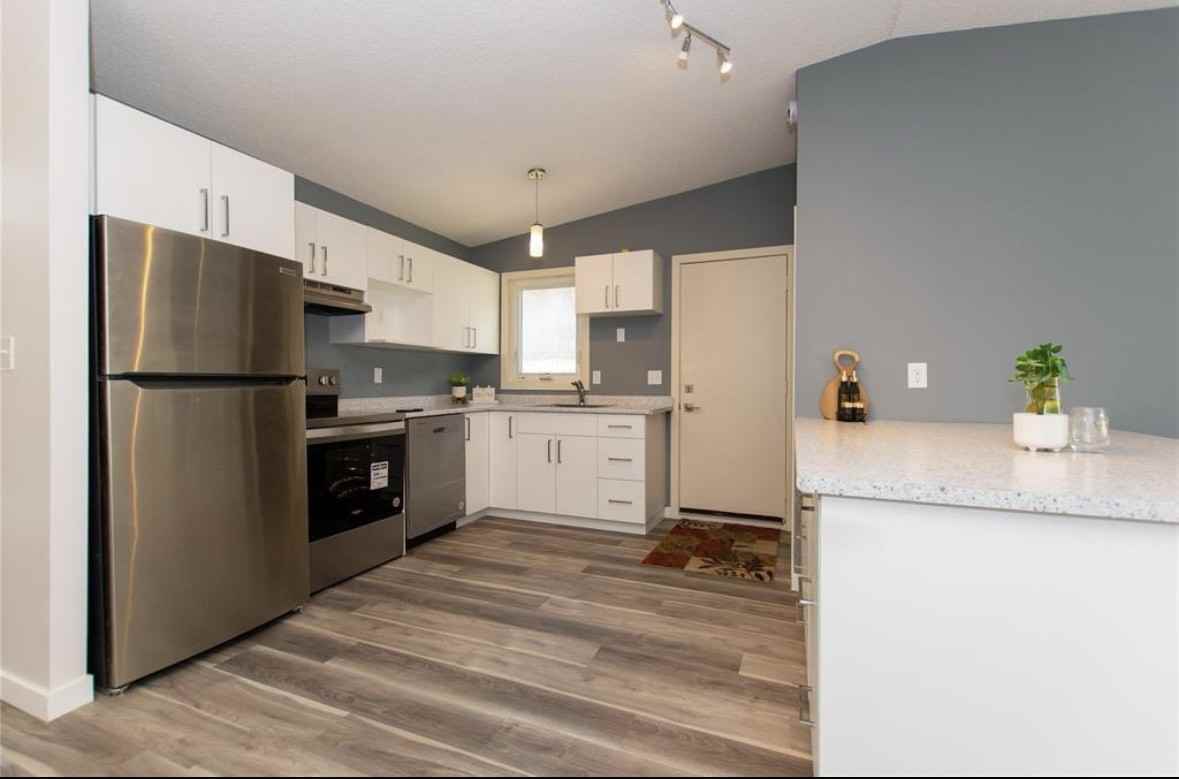 444 Novavista Drive - Photo 3 of 11