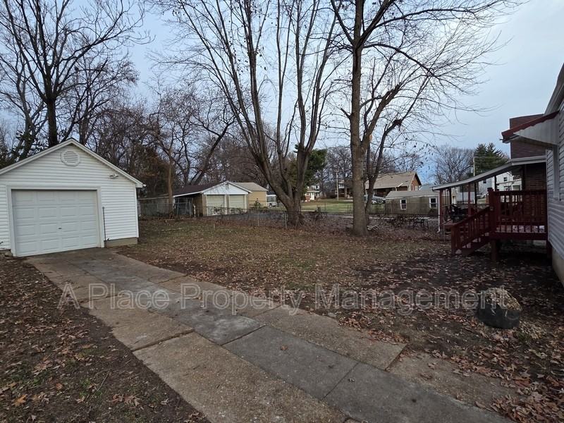 8621 Hume Ave - Photo 3 of 9