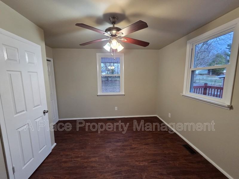 8621 Hume Ave - Photo 5 of 9