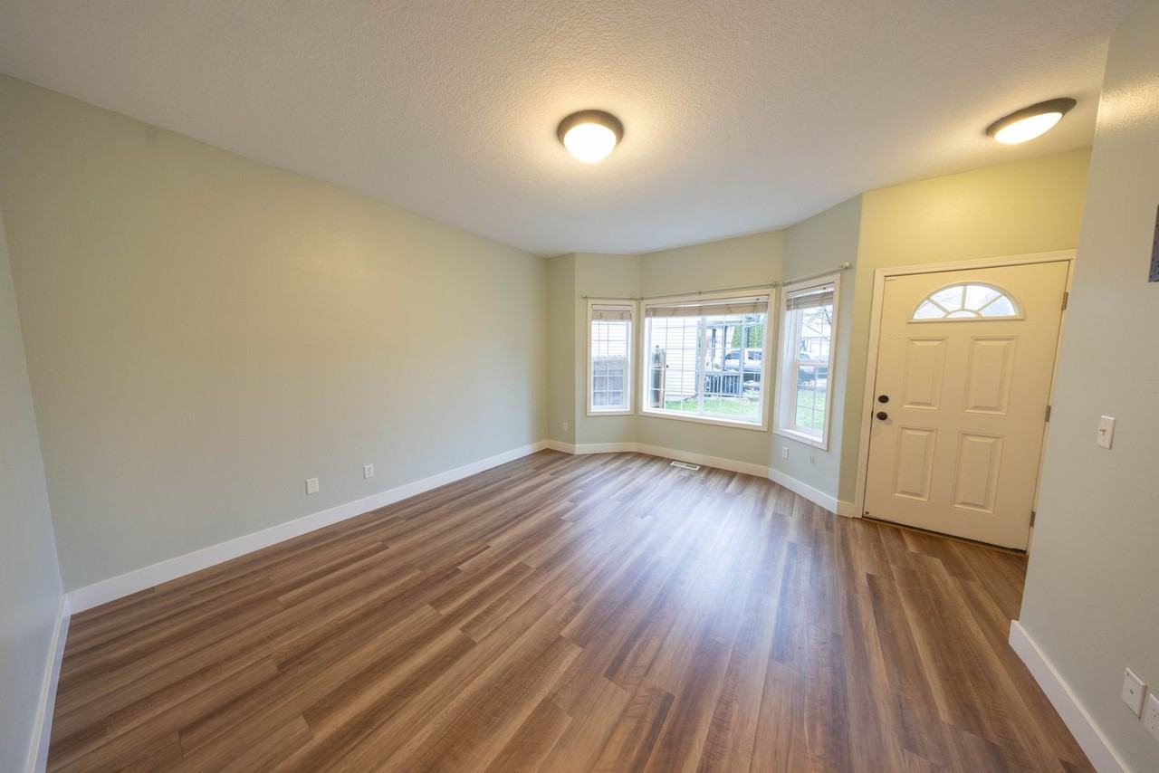 2100 N Q St - Photo 2 of 16