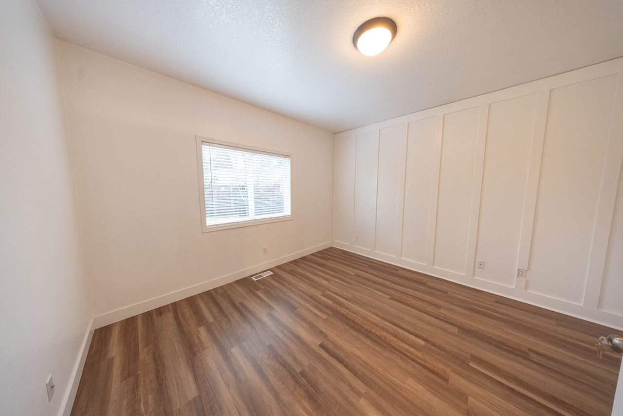 2100 N Q St - Photo 6 of 16