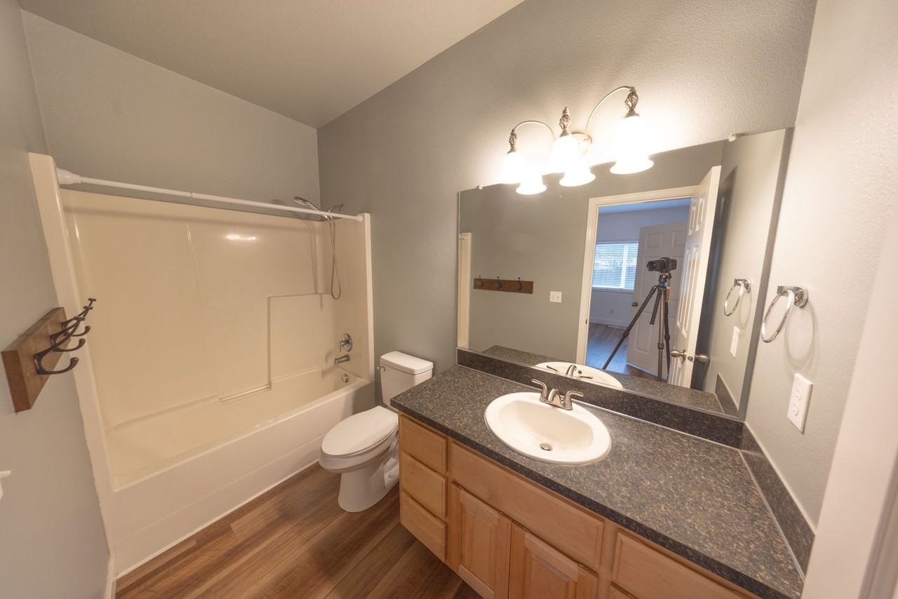 2100 N Q St - Photo 7 of 16