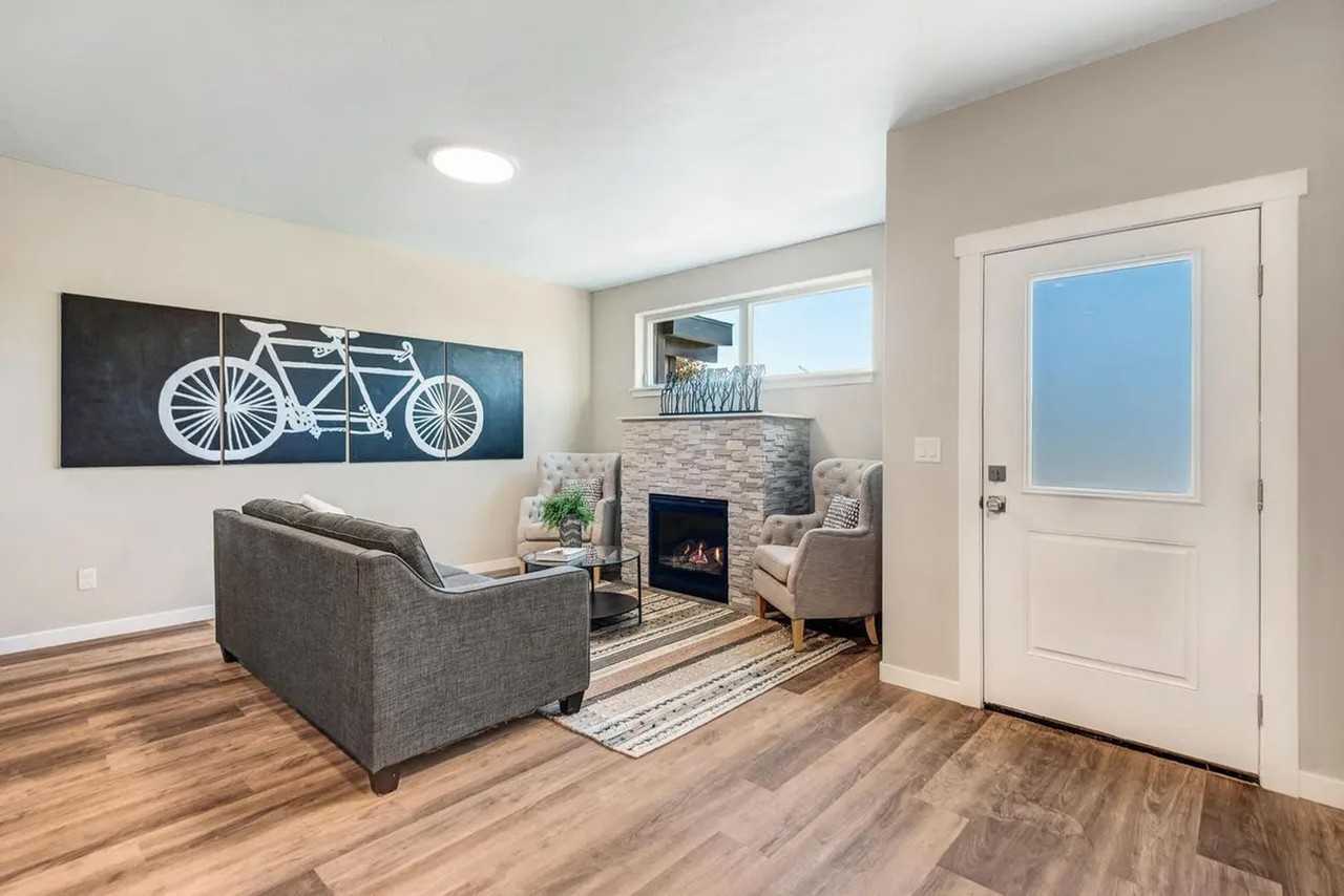 2965 Northwest Elm Avenue - Photo 2 of 23