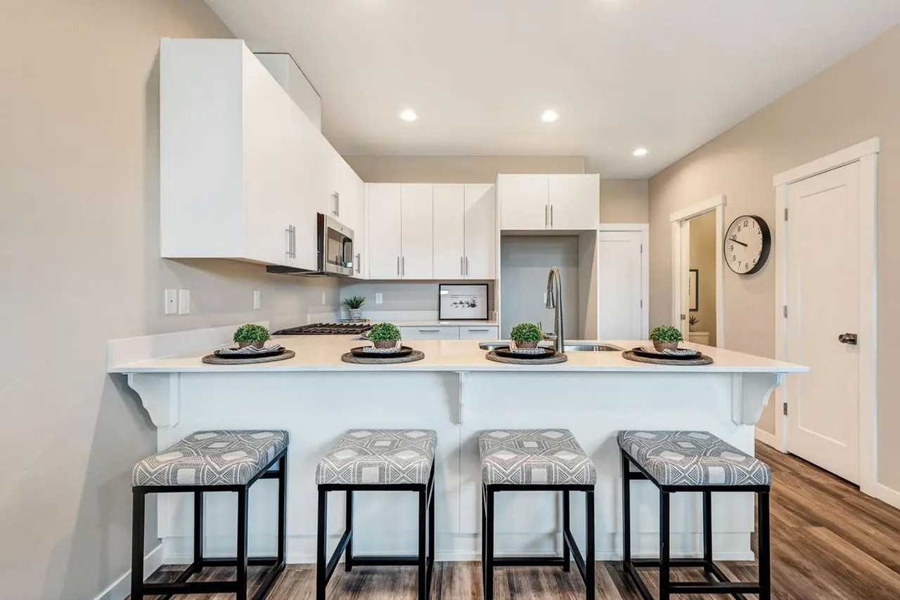 2965 Northwest Elm Avenue - Photo 6 of 23