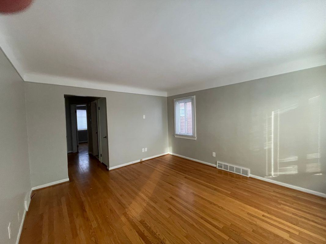 23113 Hayes Avenue - Photo 2 of 13