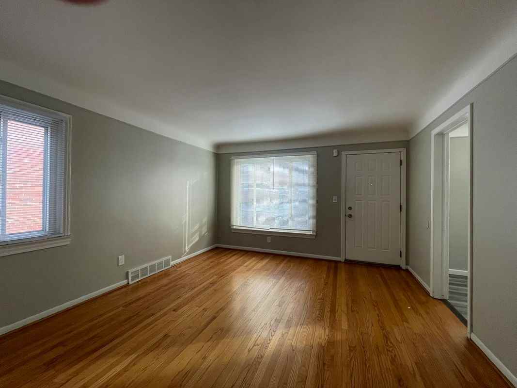 23113 Hayes Avenue - Photo 3 of 13