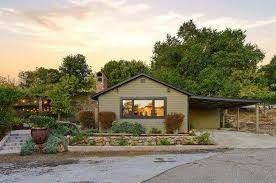 1911 Northeast 27th Court - Photo 2 of 4