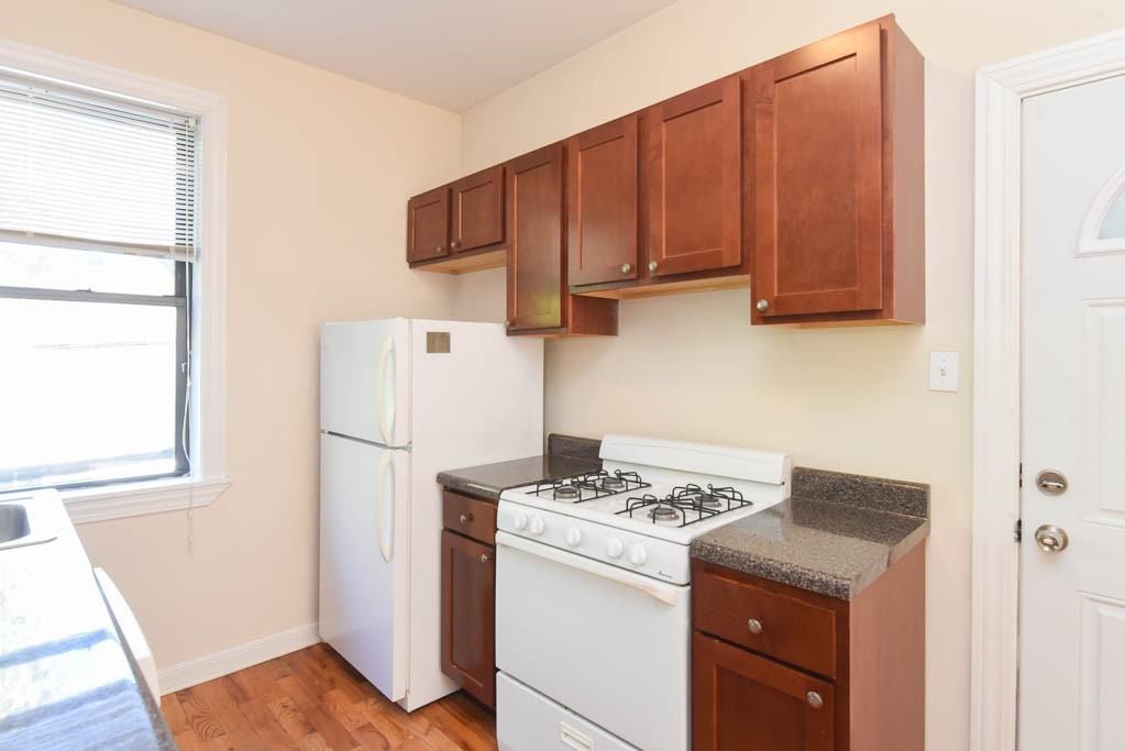 1319 Oak Ave #2C - Photo 4 of 21