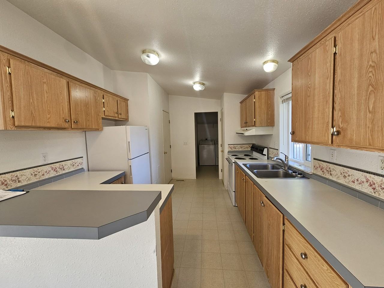 110 W Freedom Ln - Photo 4 of 13