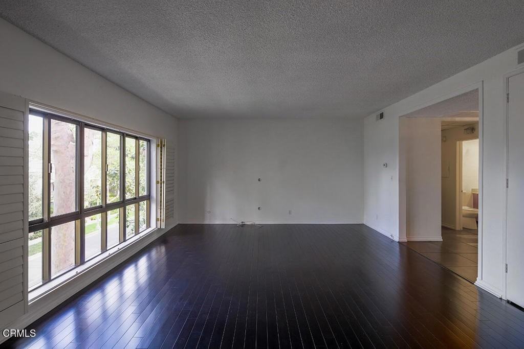 631 Wilcox Ave - Photo 3 of 7