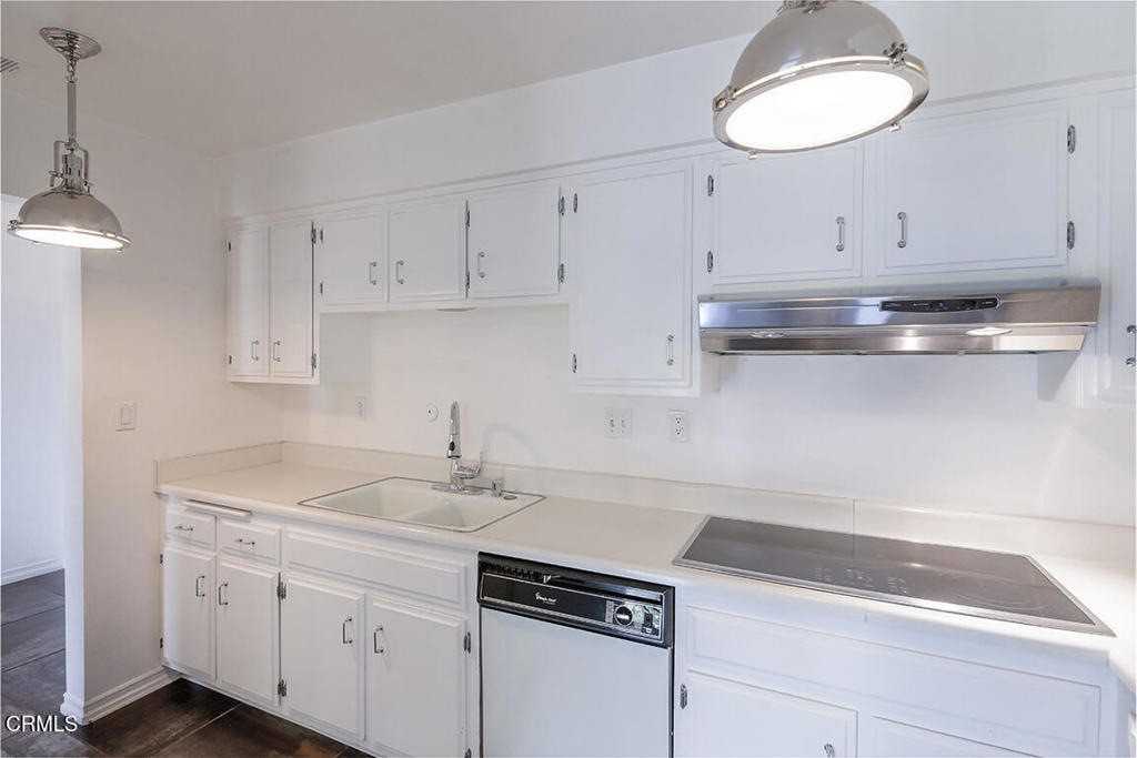 631 Wilcox Ave - Photo 6 of 7