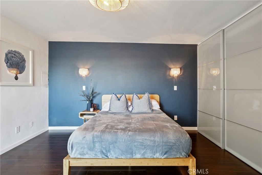 2704 Voorhees Ave - Photo 2 of 7