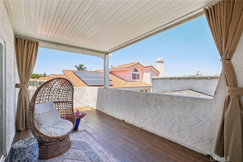 2704 Voorhees Ave - Photo 4 of 7