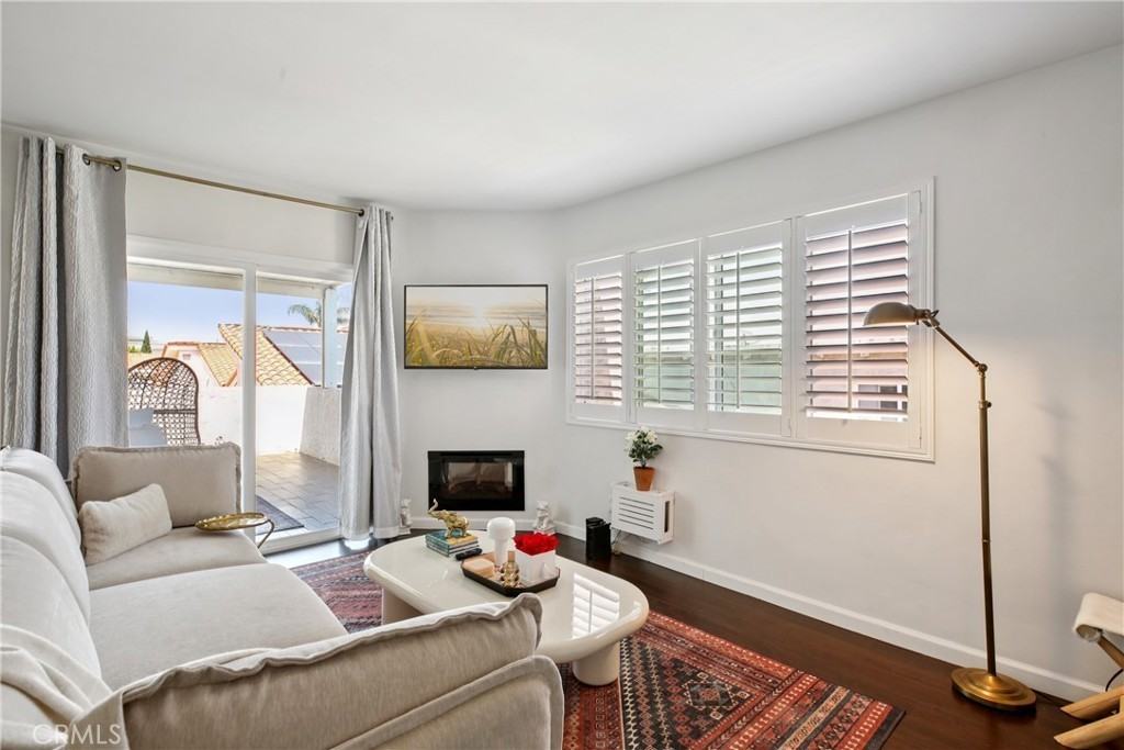 2704 Voorhees Ave - Photo 5 of 7