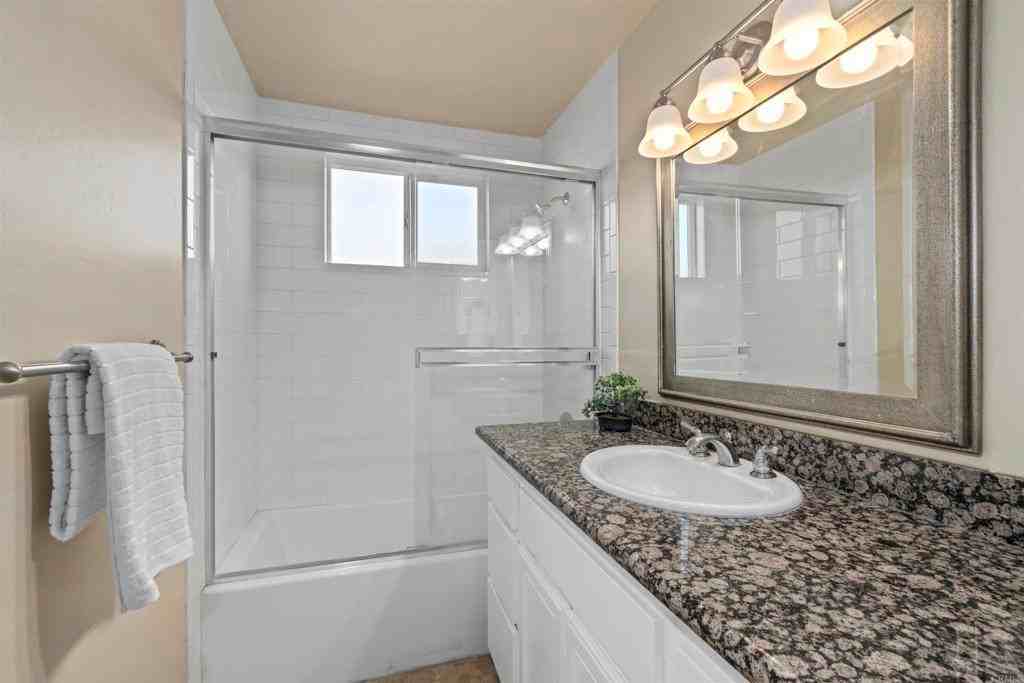 800 N Mollison Ave - Photo 5 of 8