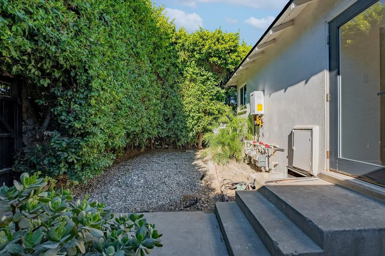 14418 Martha St - Photo 6 of 9