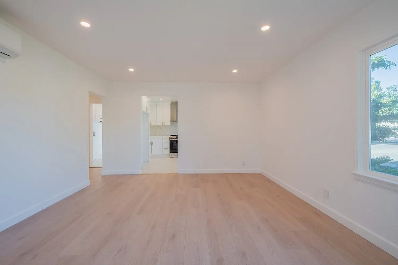 14418 Martha St - Photo 7 of 9