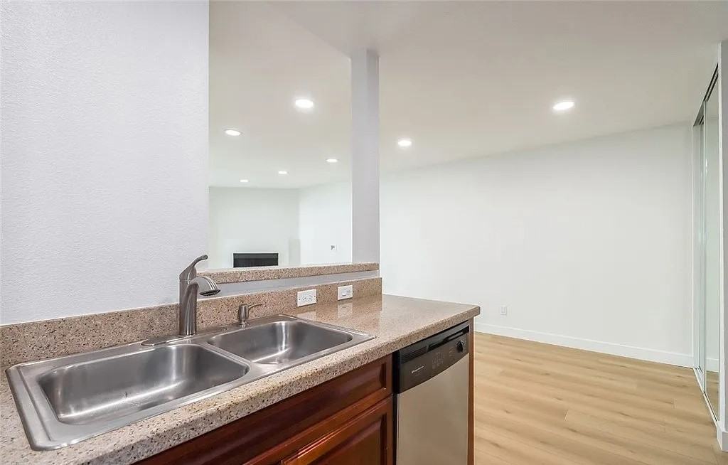 5540 Owensmouth Ave - Photo 2 of 8