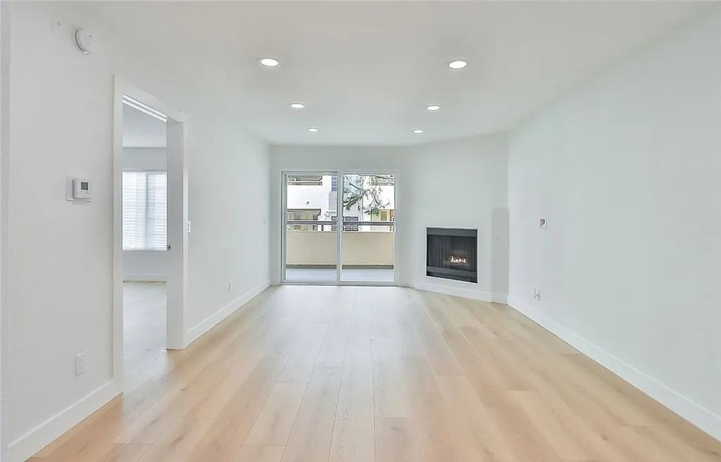 5540 Owensmouth Ave - Photo 4 of 8