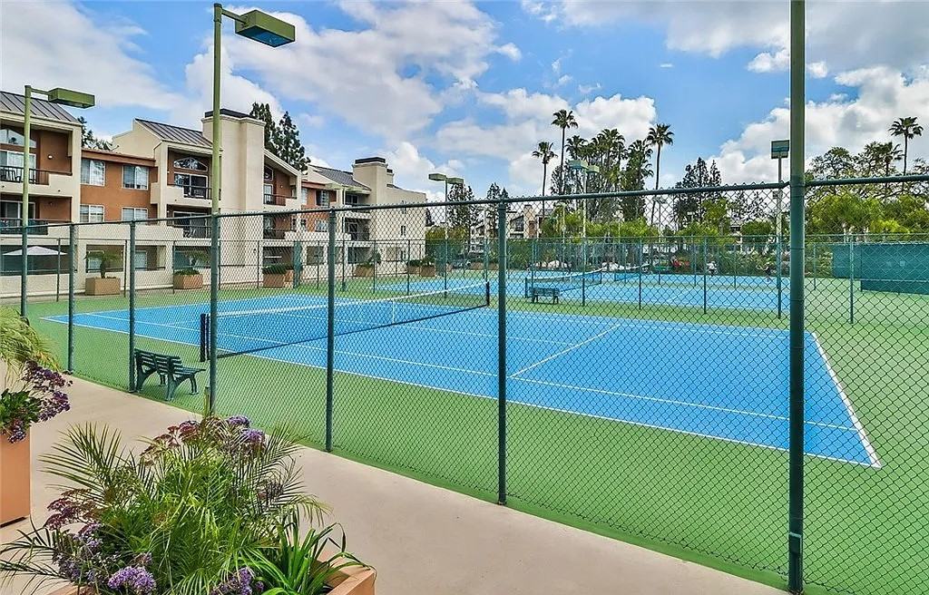 5540 Owensmouth Ave - Photo 5 of 8