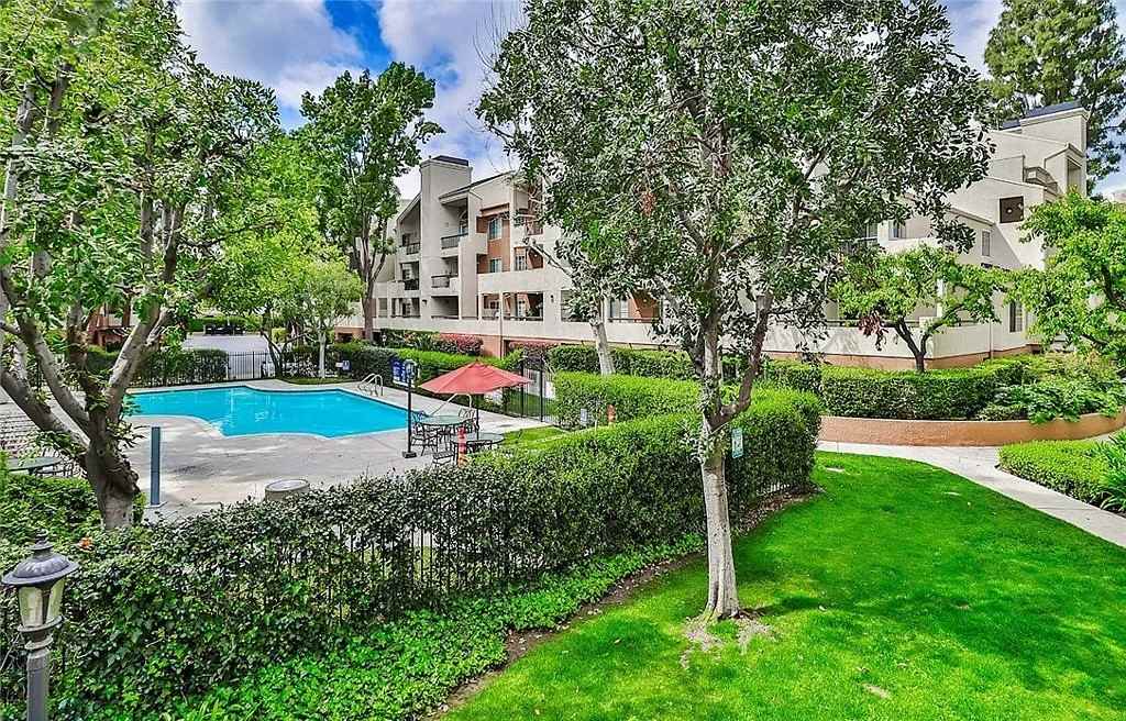 5540 Owensmouth Ave - Photo 6 of 8