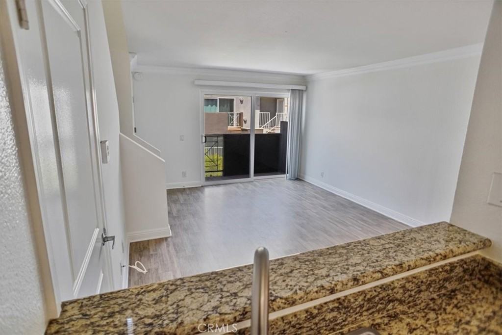 355 N Maple St - Photo 4 of 7