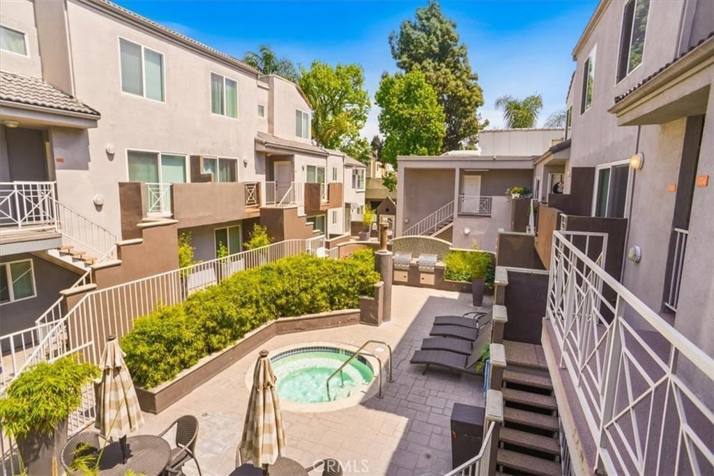 355 N Maple St - Photo 5 of 7