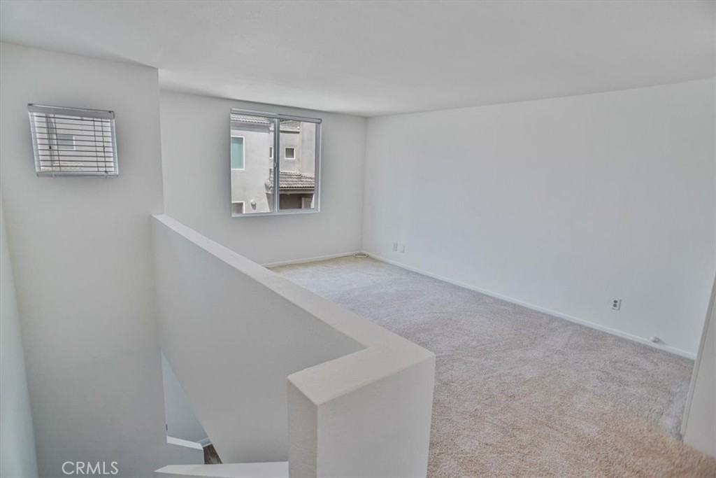 355 N Maple St - Photo 7 of 7