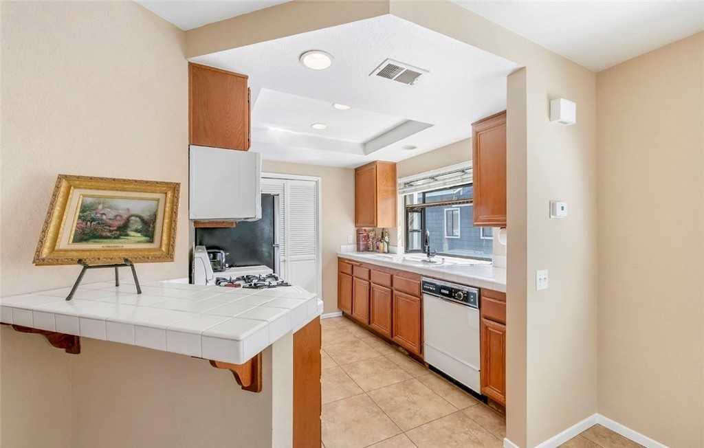 56 Coventry Ln - Photo 6 of 7