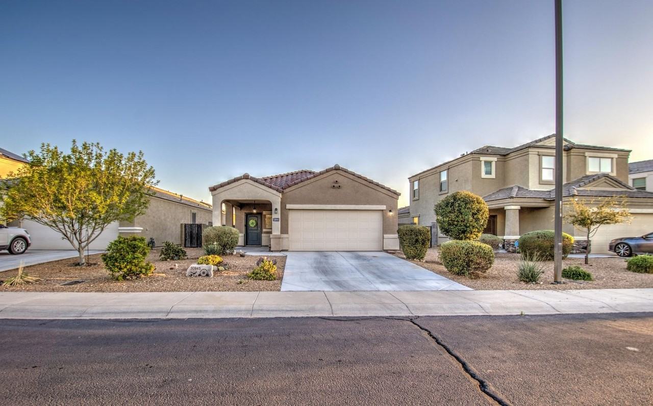 30945 West Picadilly Road - Photo 2 of 39