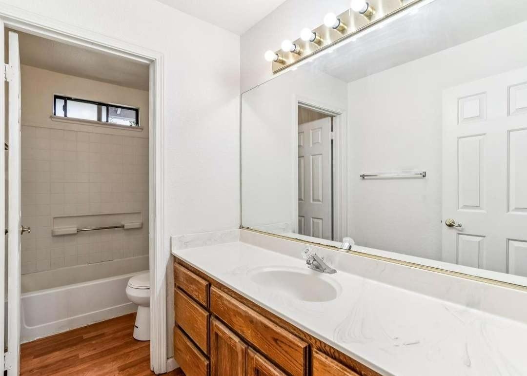 2410 Lincoln Boulevard - Photo 2 of 27