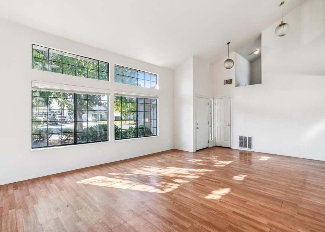 2410 Lincoln Boulevard - Photo 5 of 27