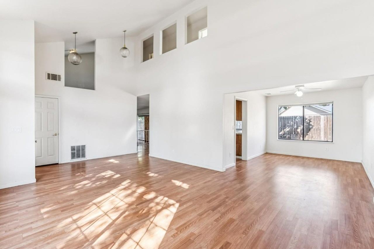 2410 Lincoln Boulevard - Photo 7 of 27