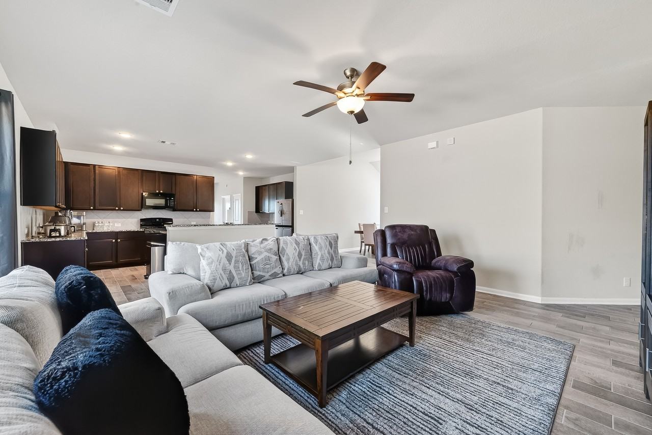 2422 Agassiz Dr - Photo 6 of 41