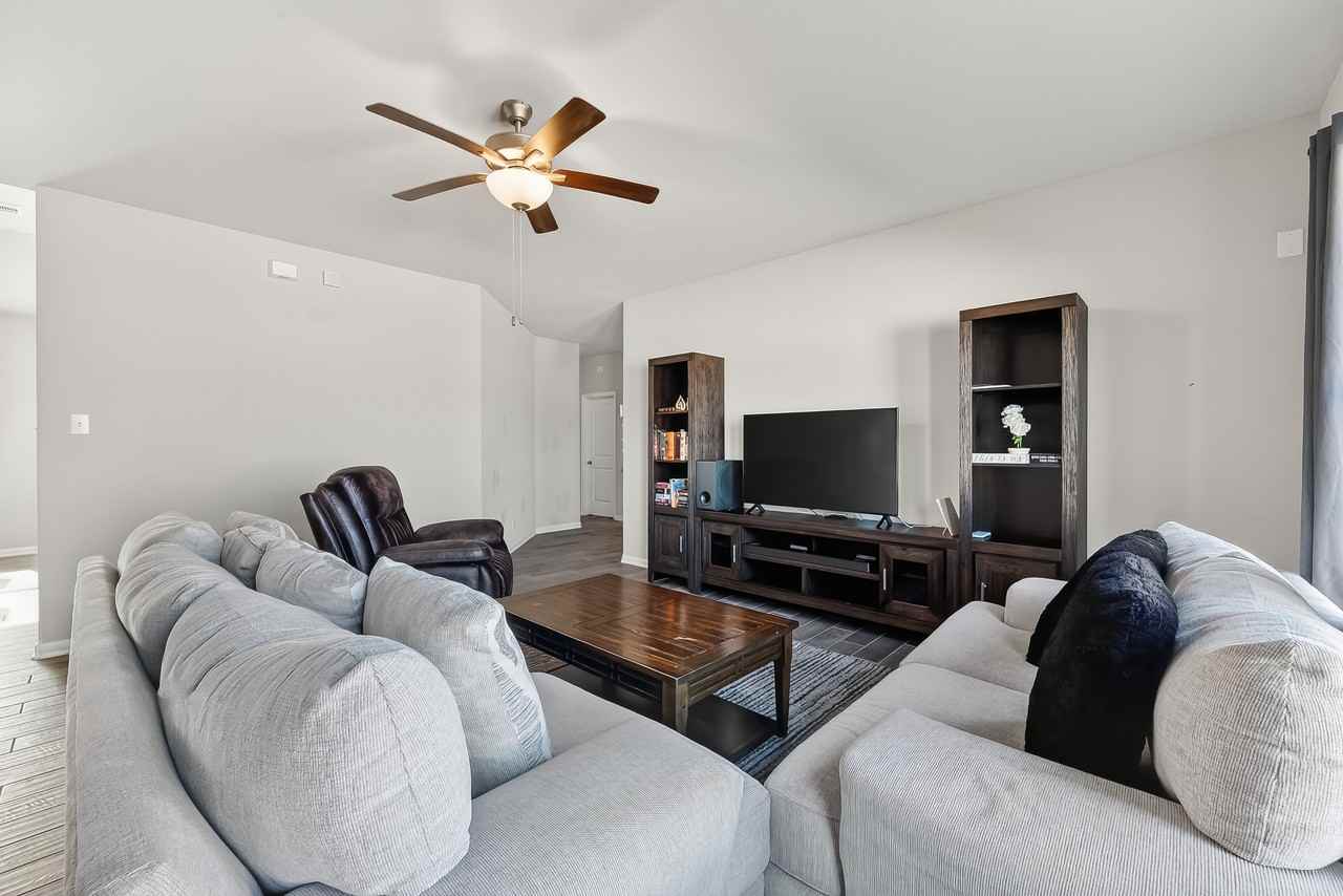 2422 Agassiz Dr - Photo 7 of 41