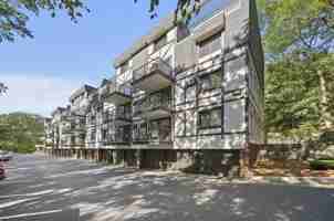 featured image of 9 Broadway