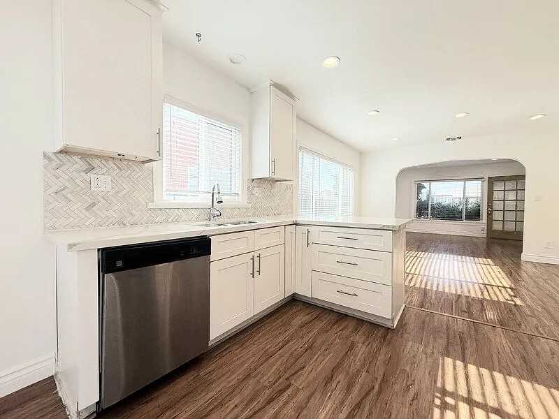 6500 Arlington Avenue - Photo 6 of 19