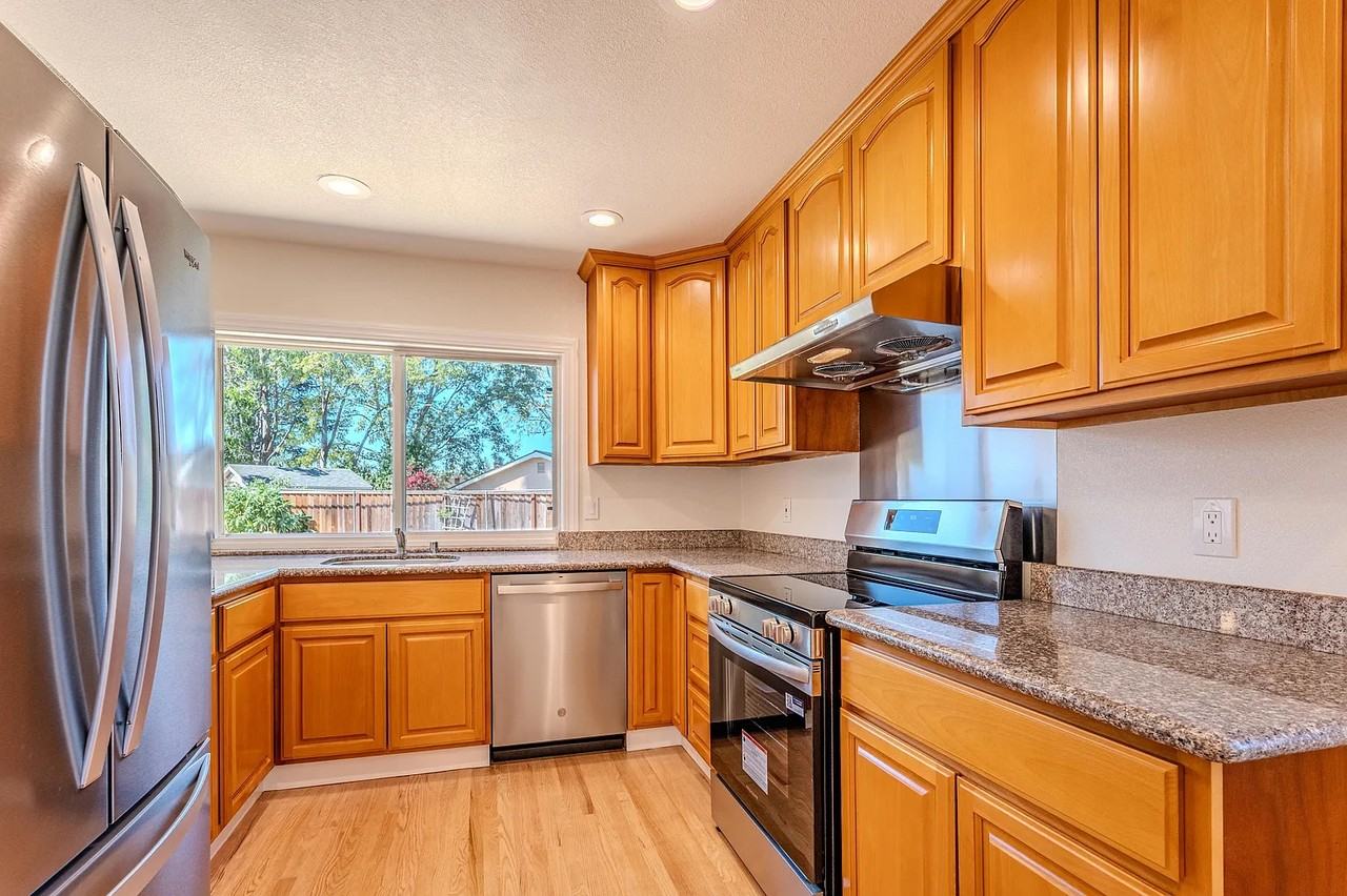 1053 Wilsham Drive - Photo 6 of 22