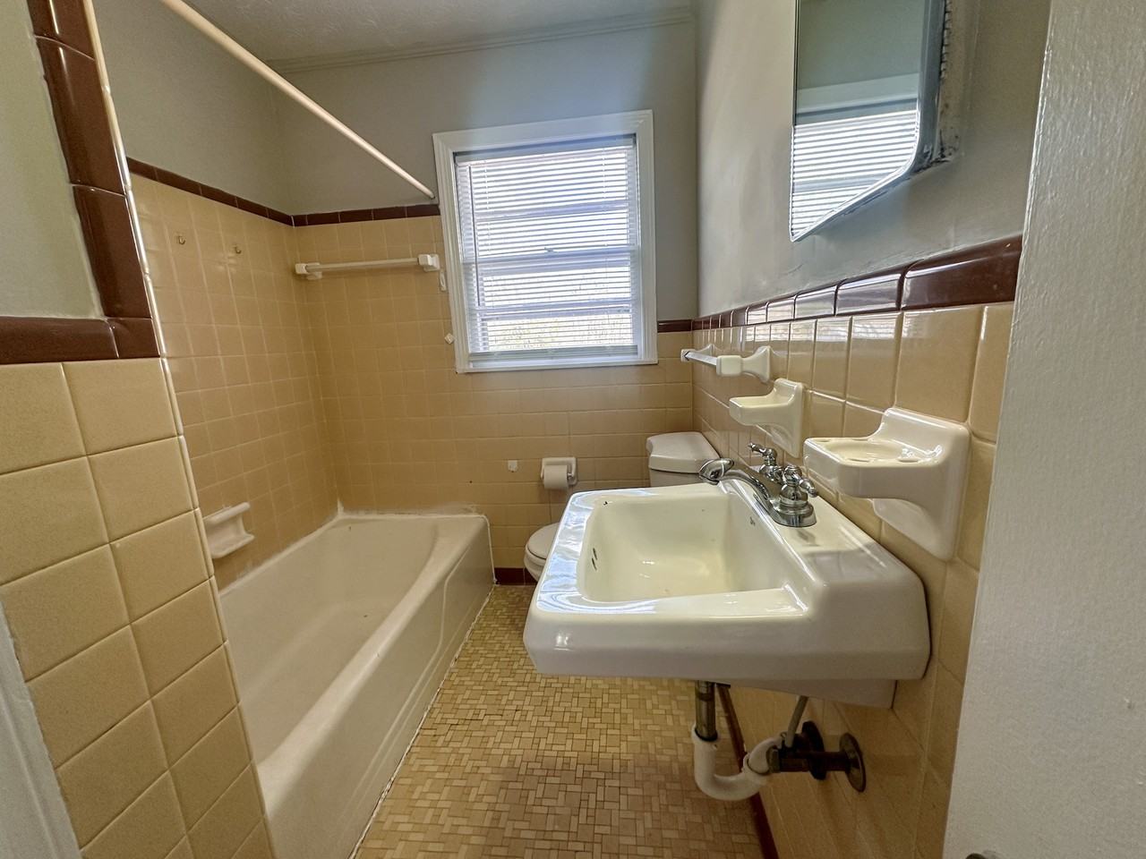 131 West White Street - Photo 7 of 13