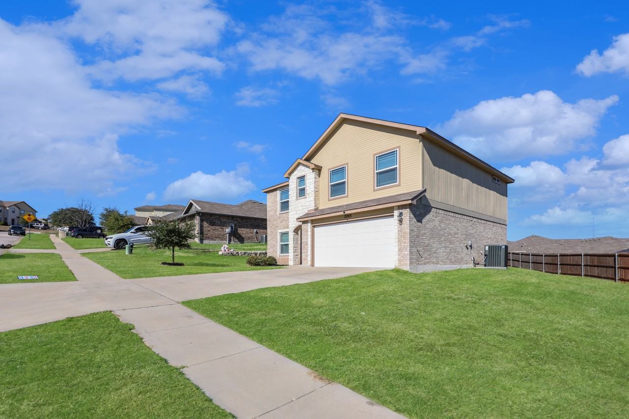 2203 Sea Eagles Drive - Photo 2 of 22