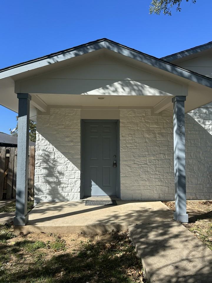 5724 Signal Pt - Photo 2 of 17