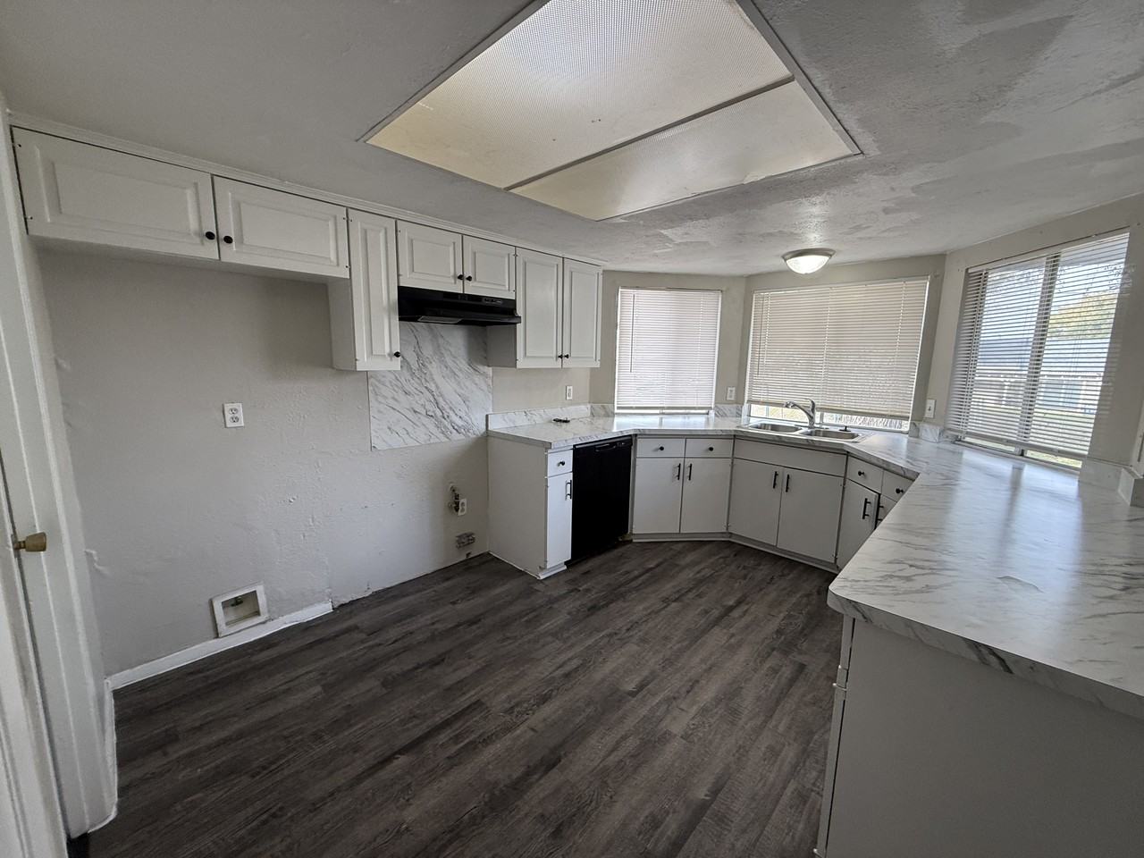 250 N Bryan Cir - Photo 7 of 21