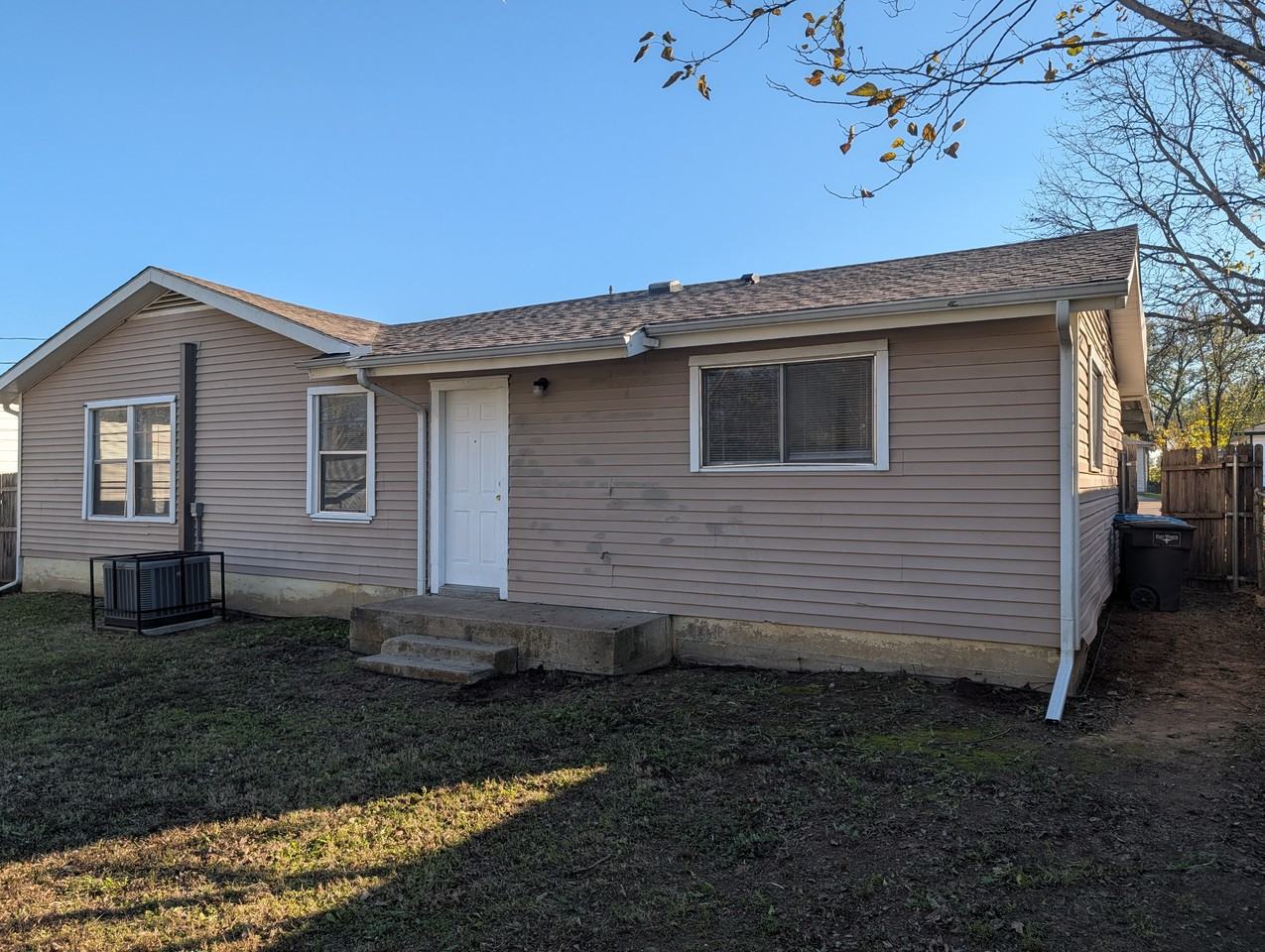 4655 Norris St - Photo 3 of 13