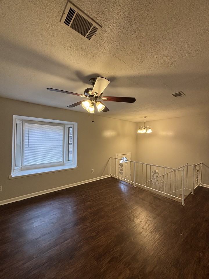 2607 Elkhart Dr - Photo 3 of 17