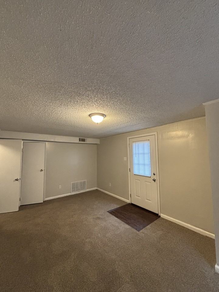 2607 Elkhart Dr - Photo 6 of 17