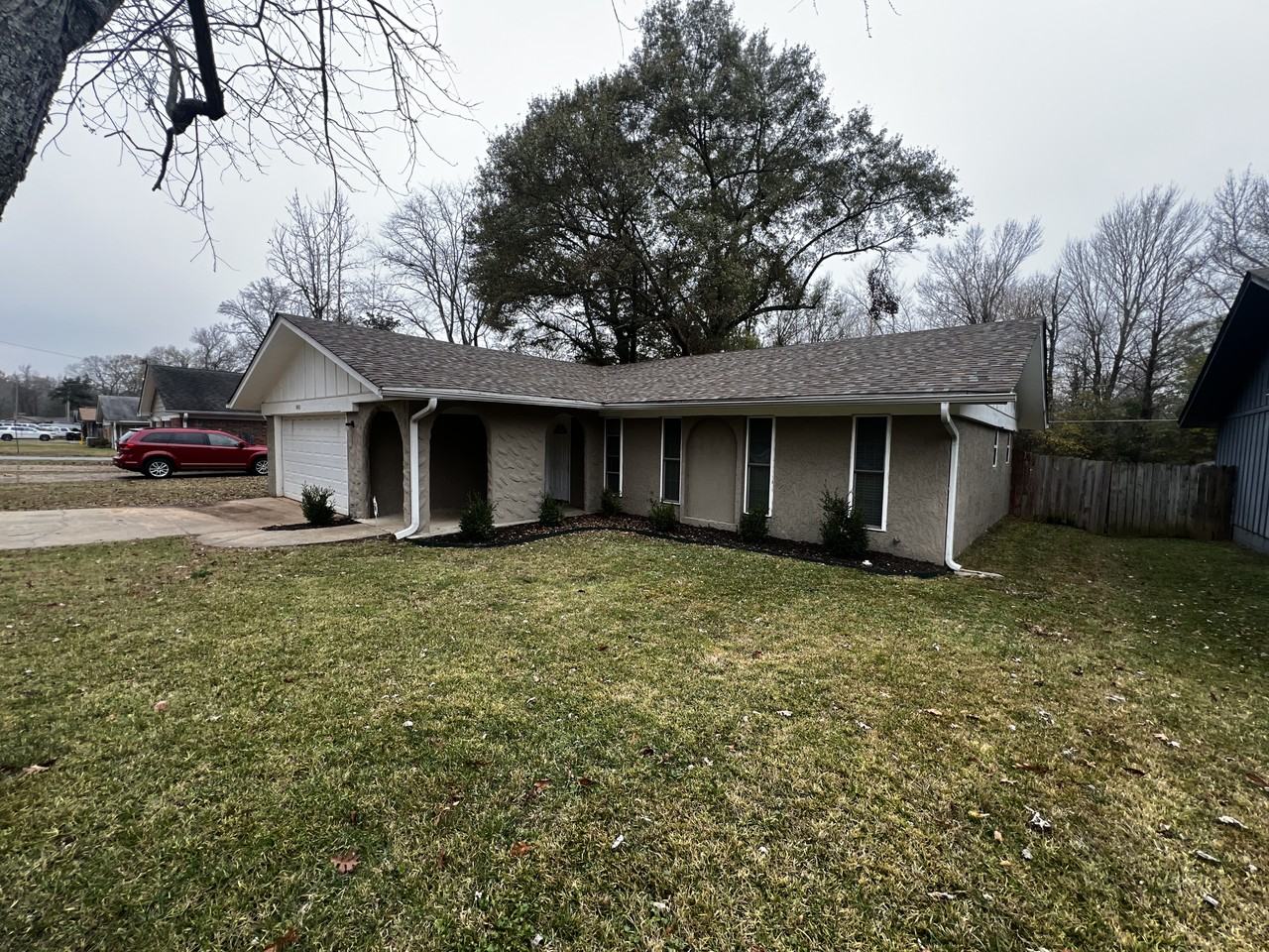 8403 Woodview Dr W - Photo 2 of 18