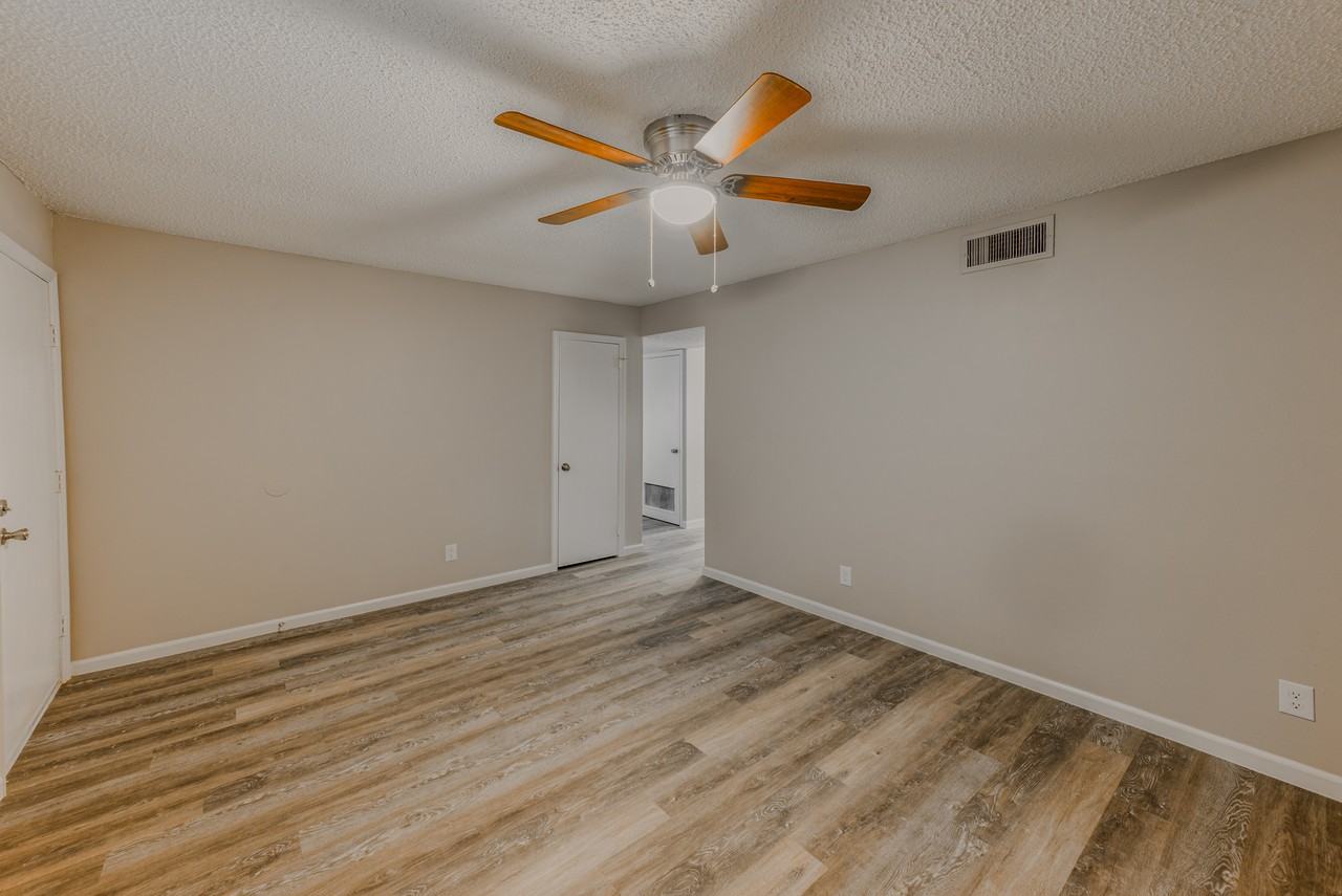 4309 Glenda Ln - Photo 3 of 17