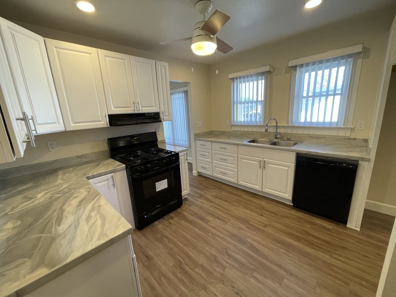 514 North Pacific Avenue #514 - Photo 3 of 10